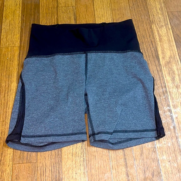 Lululemon - Picture 1 of 6